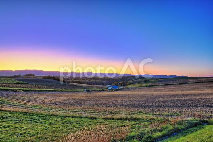美瑛の丘と夕焼け(HDR・イメージ加工)　新栄の丘展望公園 美瑛,夕焼け,新栄の丘の写真素材