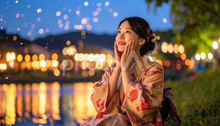 夏の夕暮れと浴衣の女性 浴衣,夏祭り,夕暮れの写真素材