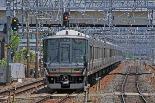 223系　新快速 鉄道,ディーゼルカー,汽車の写真素材