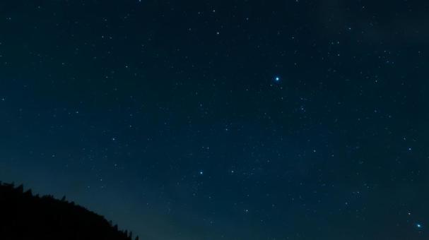 山影に広がる永遠の星空 山影に広がる永遠の星空の写真