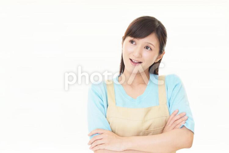 エプロンを着た笑顔の女性 女性,女,主婦の写真素材