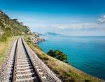 海沿いの線路 海,線路,海沿いの写真素材