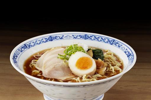 醤油ラーメン 醤油ラーメン 醤油ラーメン,ラーメン,クローズアップの写真素材