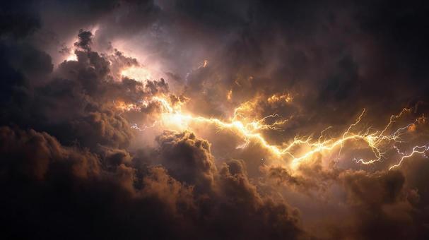暗雲に輝く雷光 暗雲に輝く雷光の写真
