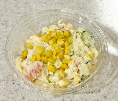 プラカップ入りポテトサラダ プラカップ入りポテトサラダ プラ容器,ポテトサラダ,野菜の写真素材