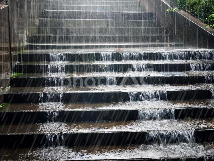 大雨の階段_AS000014 雨,梅雨,豪雨の写真素材