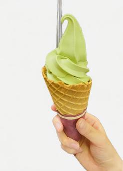お茶屋さんの抹茶ソフトクリーム ソフトクリーム,アイスクリーム,デザートの写真素材