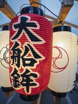 大船鉾の提灯と祭りの灯り 大船鉾の提灯と祭りの灯りの写真
