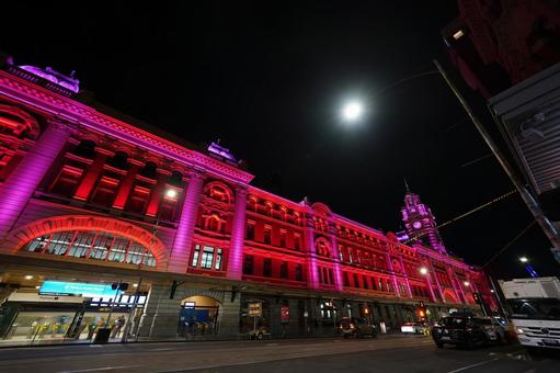 メルボルンの歴史的駅舎 メルボルンの歴史的駅舎 フリンダースストリート駅,駅舎,時計台の写真素材
