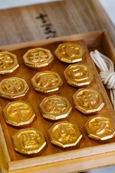 金色のベーゴマ ベーゴマ,干支,十二支の写真素材