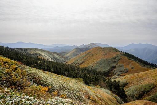 巻機山の登山道からの景色 巻機山,ニセ巻機山,山岳写真の写真素材