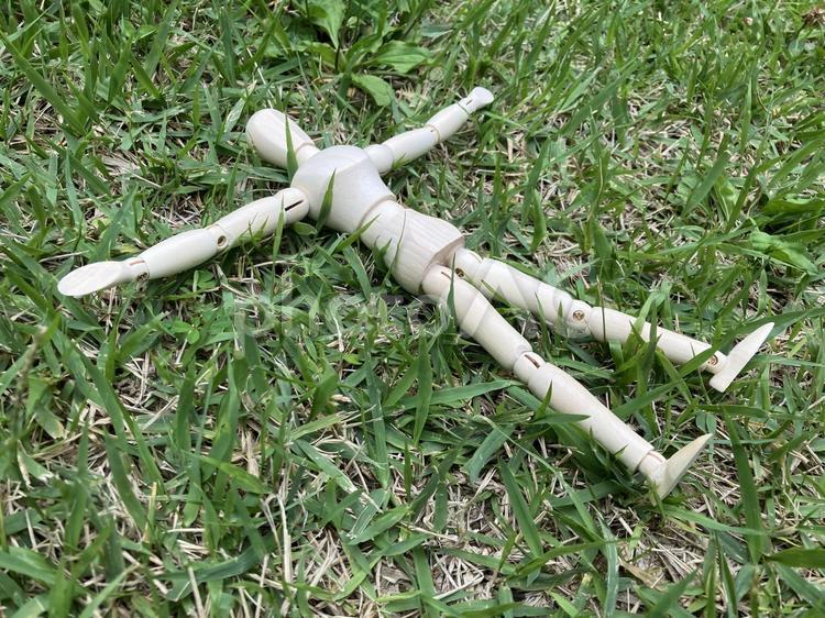 大の字で寝転がるデッサン人形 デッサン人形,大の字,大文字の写真素材