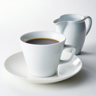 コーヒーとミルクピッチャー コーヒーとミルクピッチャーの写真