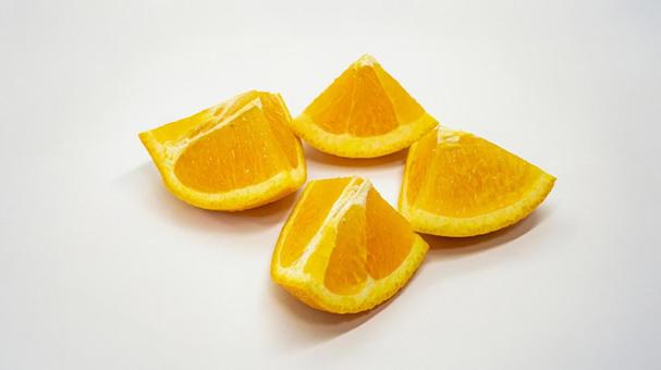 くし形にカットされたオレンジ(白背景) くし形にカットされたオレンジ(白背景) オレンジ,フルーツ,柑橘類の写真素材