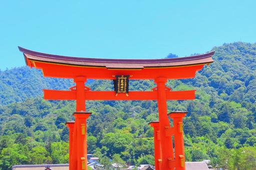 海側から見た厳島神社の大鳥居 海側から見た厳島神社の大鳥居 宮島,厳島神社,鳥居の写真素材