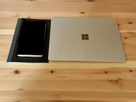 パソコンとノート パソコン,ノート,スケジュール帳の写真素材