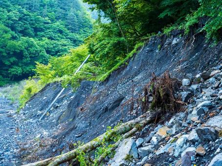2023年芝沢ゲートからの林道の土砂崩れ 2023年芝沢ゲートからの林道の土砂崩れ 土砂崩れ,土砂災害,南アルプスの写真素材