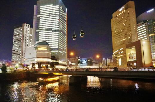 エアキャビンとみなとみらいの夜景 横浜エアキャビン,みなとみらい,横浜の写真素材