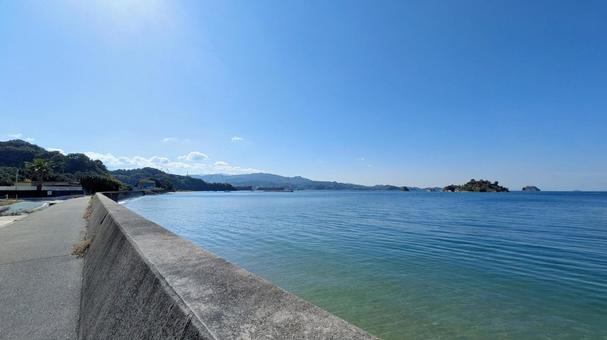 岸辺の守りと海の輝き 今治市,大西町,鴨池海岸の写真素材