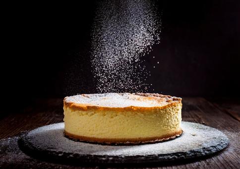 木目に映えるスフレチーズケーキ 木目に映えるスフレチーズケーキの写真