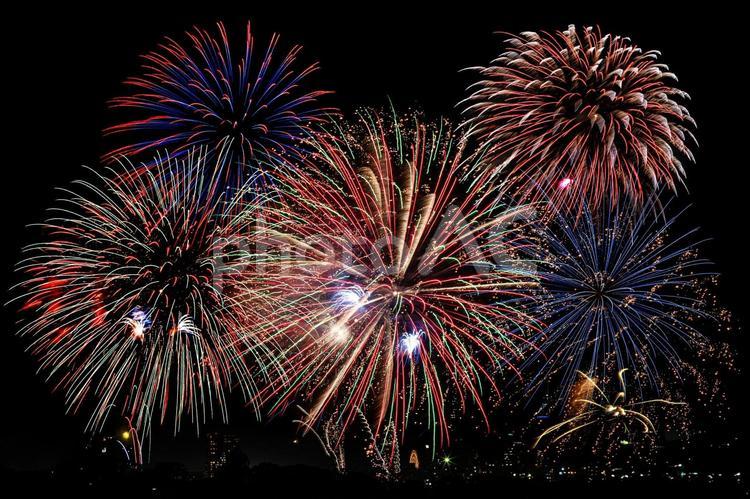 夏の花火大会の打ち上げ花火 花火,打ち上げ花火,打上花火の写真素材