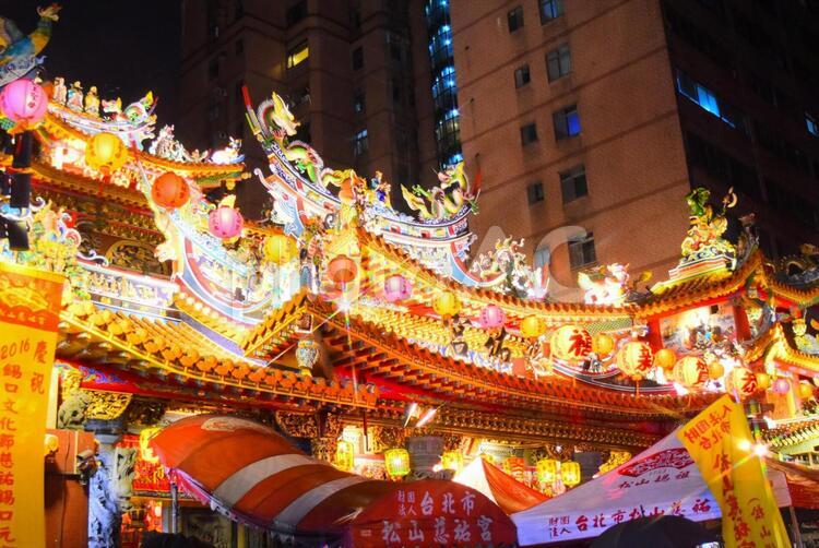 【台湾・台北】松山慈祐宮 松山慈祐宮,台湾,門の写真素材