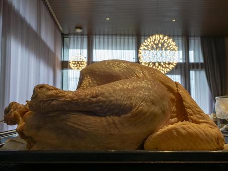 静けさの七面鳥、祝宴の予感 七面鳥,ローストターキー,料理準備の写真素材