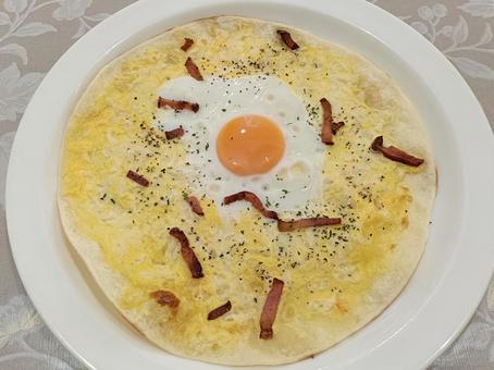 カルボナーラピザ2 カルボナーラ,ピザ,ナポリの写真素材