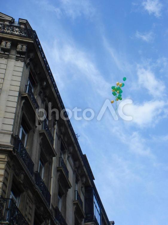 パリの建物と風船 風船,ふうせん,バルーンの写真素材