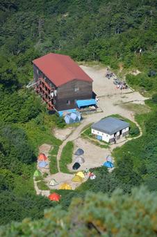 上から見た剱岳・早月小屋 上から見た剱岳・早月小屋 早月小屋,山小屋,テント場の写真素材