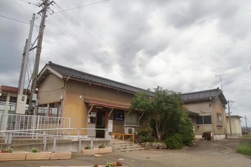 JR城端線、二塚駅、駅舎 jr,jr西日本,城端線の写真素材