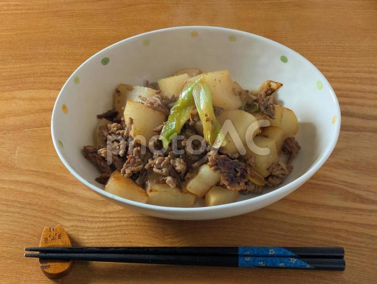 ひき肉と大根の炒め物 ひき肉,ミンチ,肉の写真素材