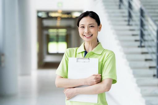 介護福祉士の若い女性 介護,介護福祉士,介護士の写真素材