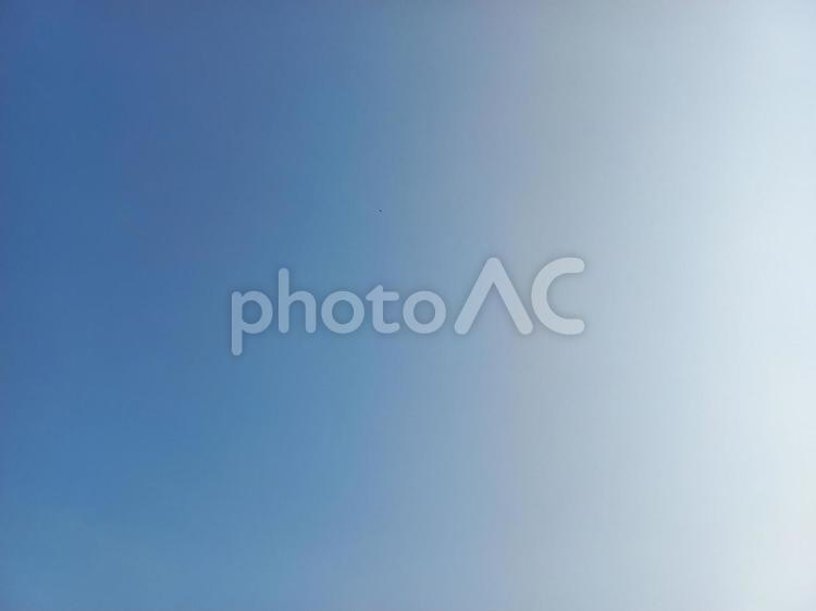青空のグラディエーション　横　青から白 背景素材,青空,グラディエーシの写真素材