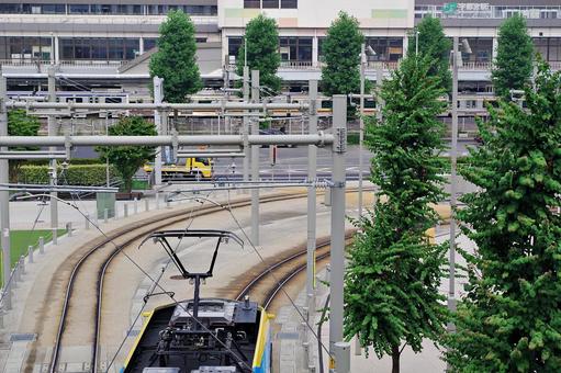 宇都宮駅東口から出発するライトライン 宇都宮駅東口から出発するライトライン ライトライン,宇都宮ライトレール,路面電車の写真素材