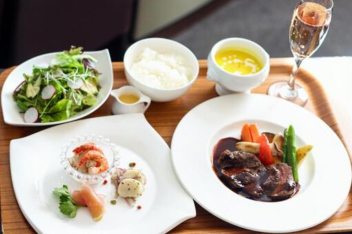 フランスコース料理3 フランス料理,イタリア料理,カルパッチョの写真素材