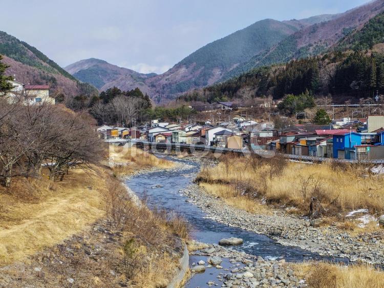 【長野県】塩尻市・木曽平沢の街並み 木曽平沢,奈良井川,重要伝統的建造物群保存地区の写真素材