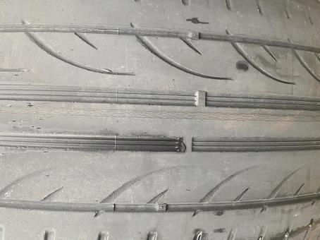 タイヤのスリップサイン② タイヤのスリップサイン②の写真