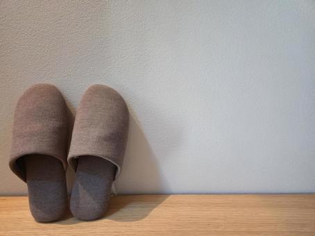 ブラウンのスリッパの画像 スリッパ,履物,室内履きの写真素材