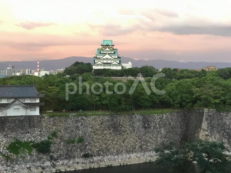 大阪の夕暮れ 夕方,城,景色の写真素材