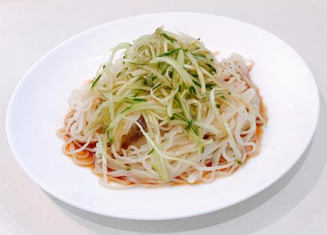 冷やし中華 冷やし中華 冷やし中華,麺,胡瓜の写真素材
