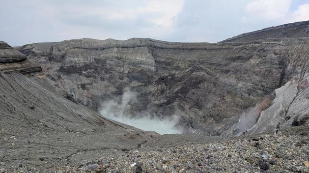 阿蘇中岳の火口 阿蘇中岳の火口 中岳,阿蘇山,火口の写真素材