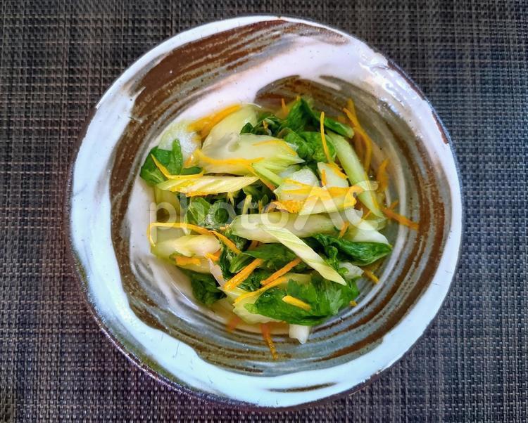 セロリ一本漬け（ハイアングル） セロリ,野菜,かぼすの写真素材