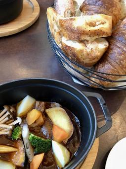 シチューとパン 夜ごはん,ランチ,パンの写真素材