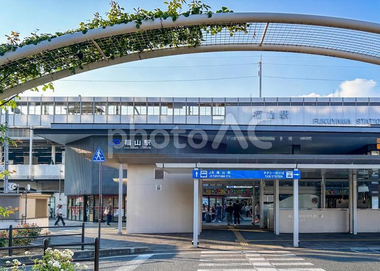 バラが少ない季節のばらのまち福山駅 福山駅,駅舎,建物の写真素材