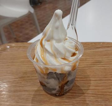 ソフトクリーム&黒ごまアイス③の写真