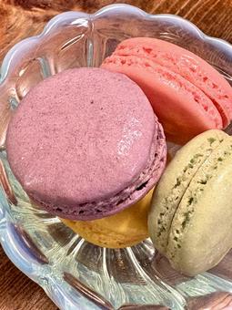 器に盛り付けたマカロン 07 マカロン,macaron,スィーツの写真素材