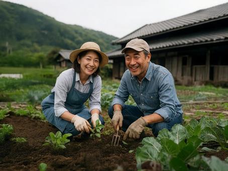 農作業する夫婦 農作業する夫婦の写真