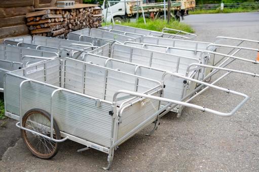 キヤンプ場のリヤカー キヤンプ場のリヤカーの写真