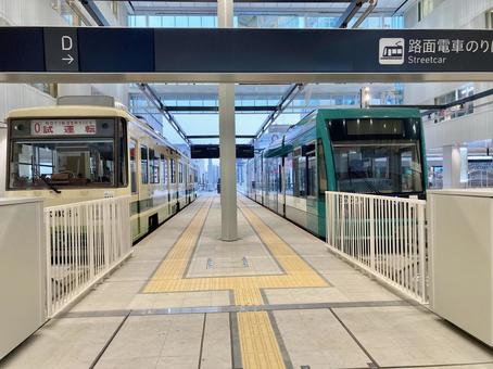 試運転の路面電車(広島) 試運転の路面電車(広島) 広電,電車,路面電車の写真素材